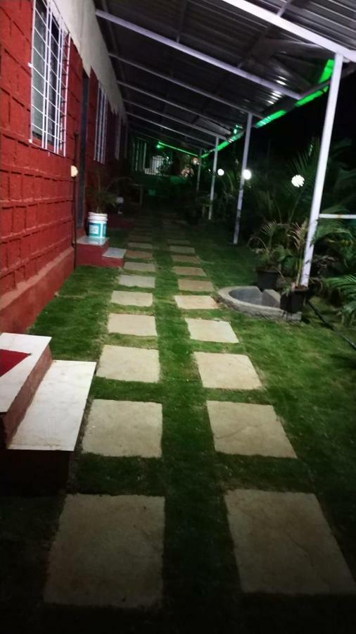 Vamoose Malvan Katta ساتارا المظهر الخارجي الصورة